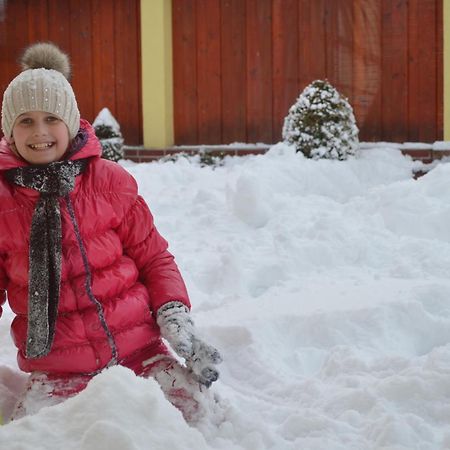 Apartmany Riviera A Chalupa Riviera Liptov, Bešeňová Exteriör bild