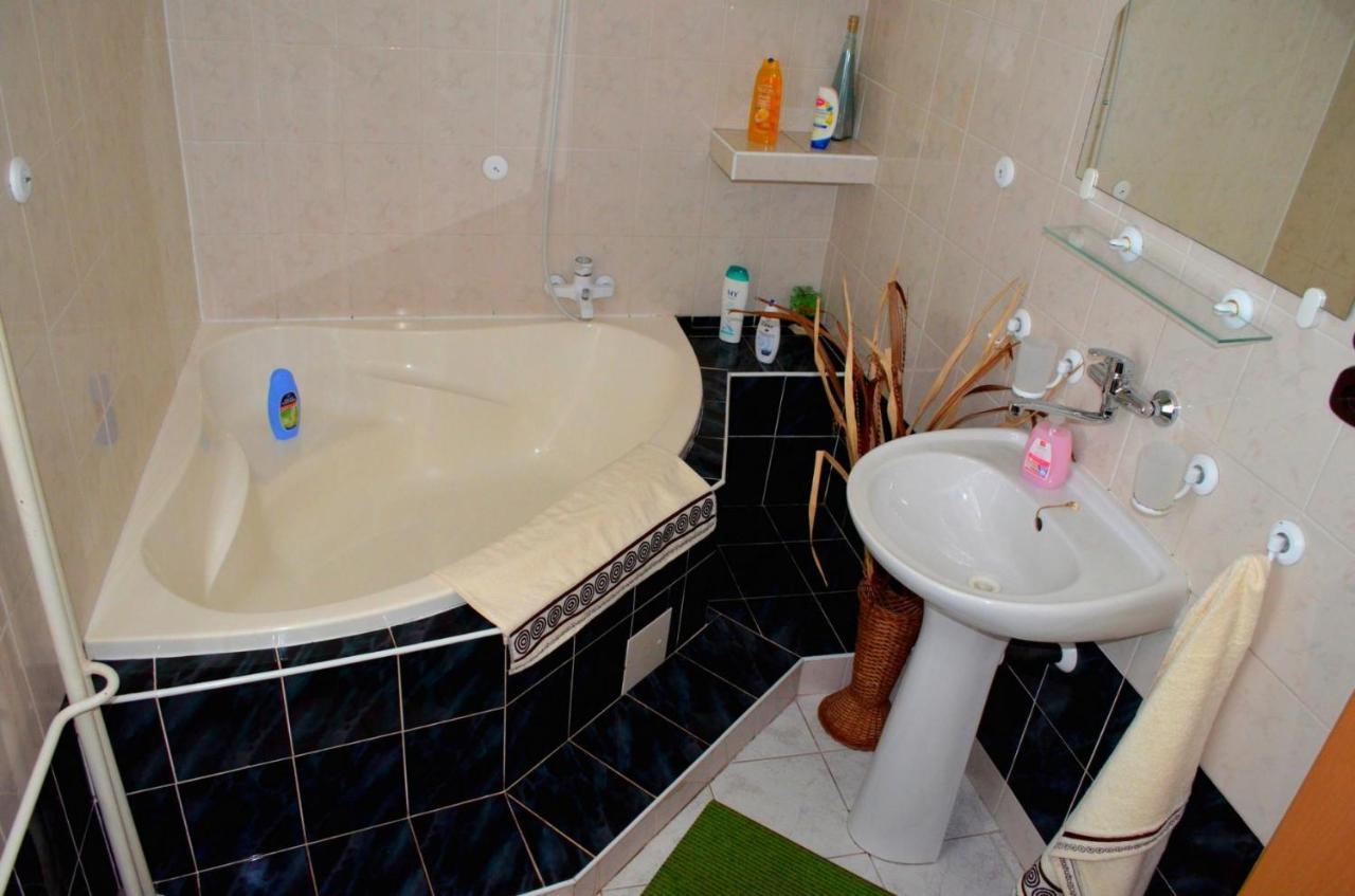 Apartmany Riviera A Chalupa Riviera Liptov, Bešeňová Exteriör bild