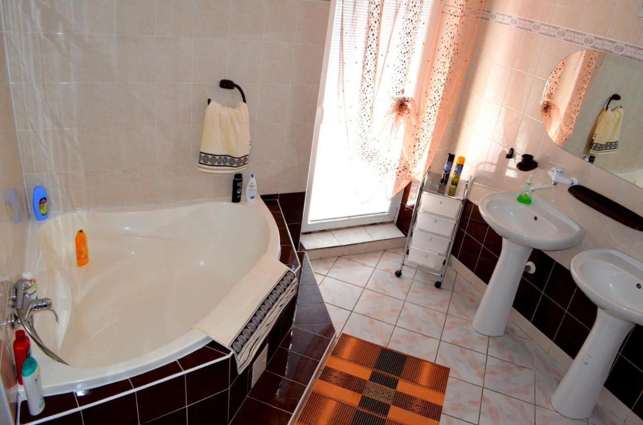 Apartmany Riviera A Chalupa Riviera Liptov, Bešeňová Exteriör bild