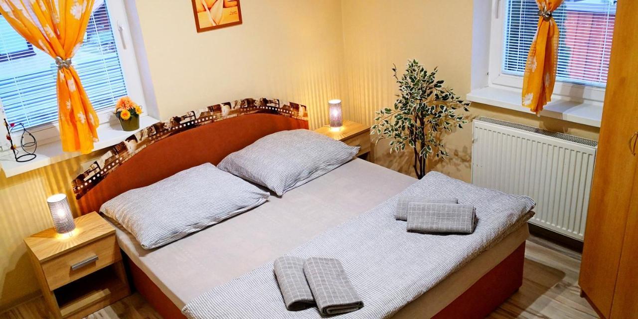 Apartmany Riviera A Chalupa Riviera Liptov, Bešeňová Exteriör bild