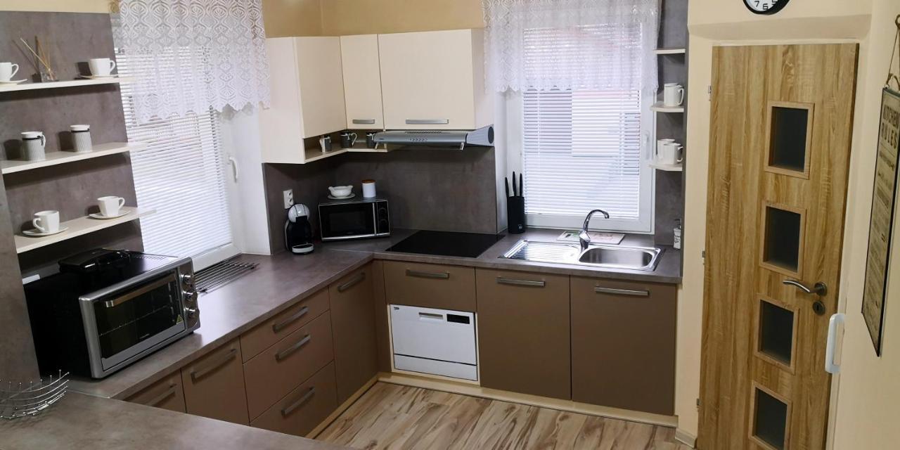 Apartmany Riviera A Chalupa Riviera Liptov, Bešeňová Exteriör bild