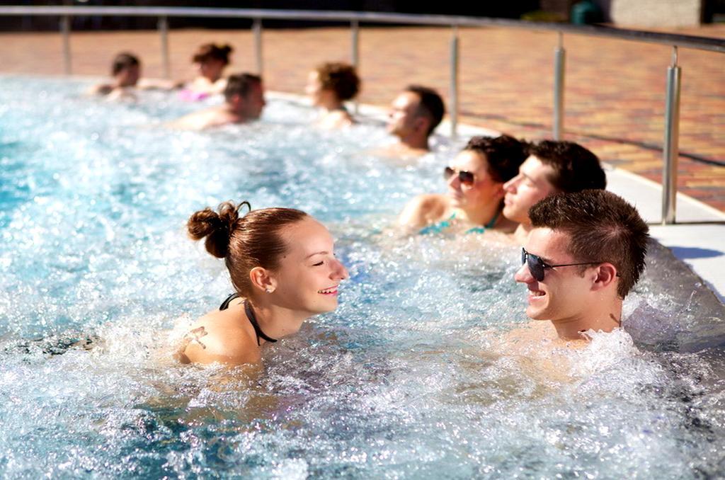 Apartmany Riviera A Chalupa Riviera Liptov, Bešeňová Exteriör bild
