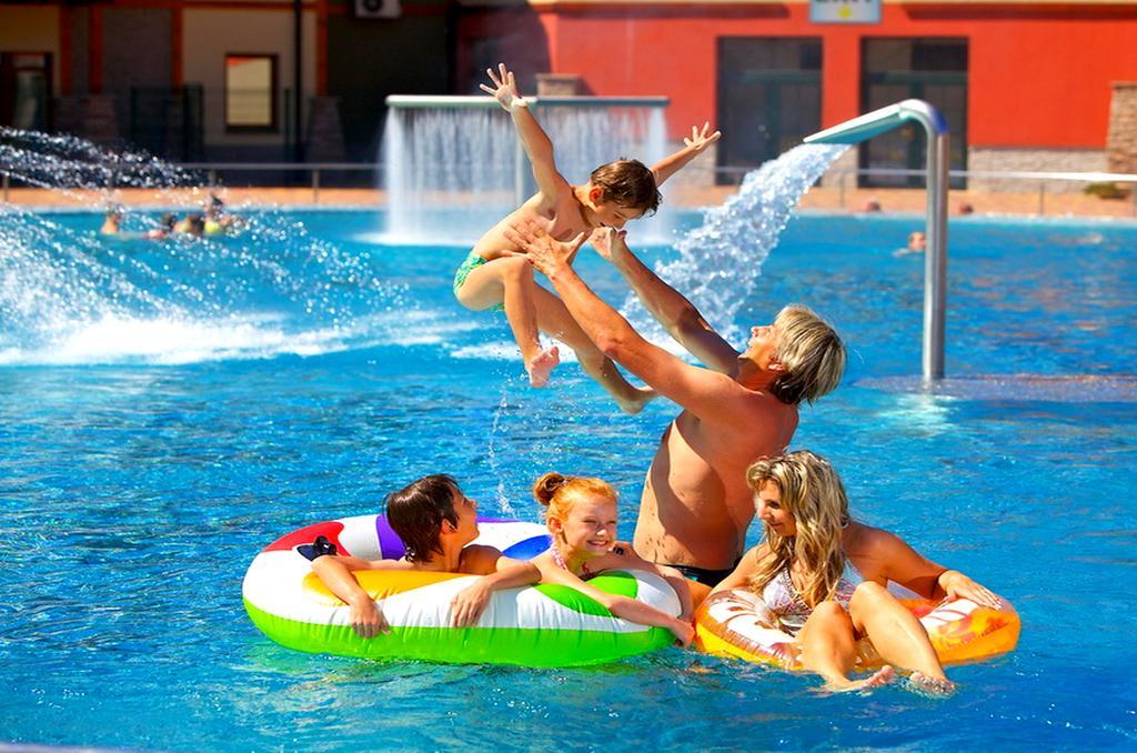 Apartmany Riviera A Chalupa Riviera Liptov, Bešeňová Exteriör bild