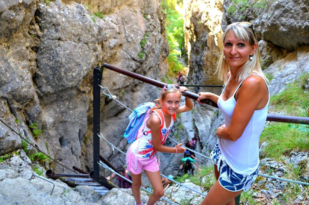Apartmany Riviera A Chalupa Riviera Liptov, Bešeňová Exteriör bild